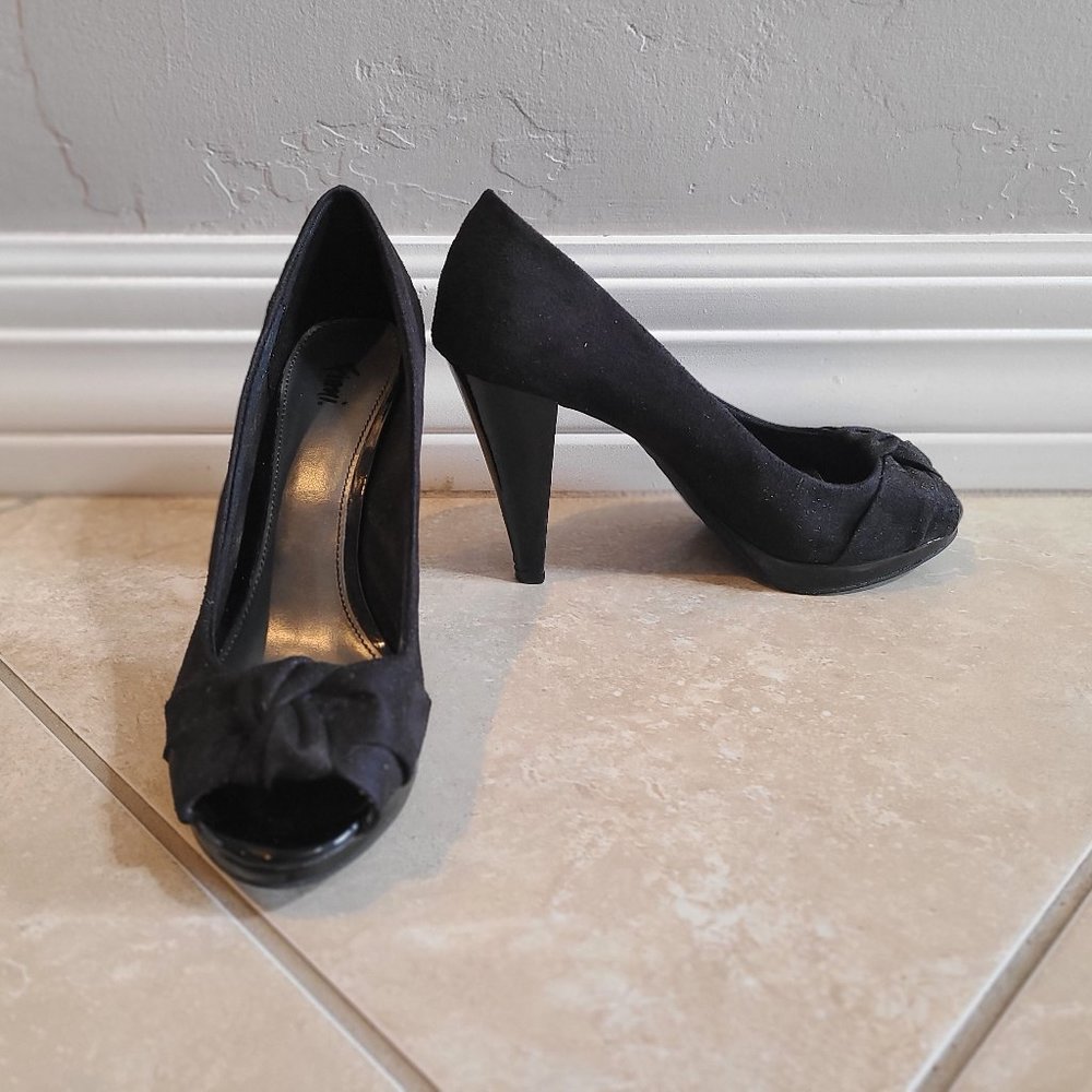 Fioni Black Peep Toe Shoe with Patent Heel